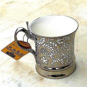 10 STRAWBERRY STREET MUG SILVER METALLIC LACE FOOTED 12 FL OZ